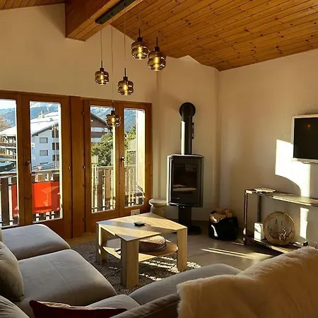 De Charme En Attique Dans Un Petit Apartment