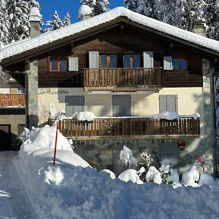 De Charme En Attique Dans Un Petit *