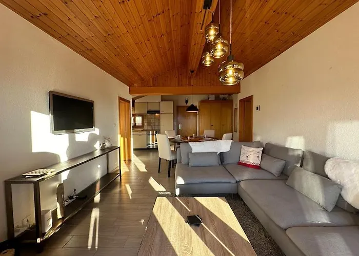 Appartement De Charme En Attique Dans Un Petit *