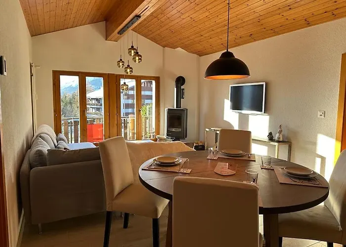 Appartement De Charme En Attique Dans Un Petit